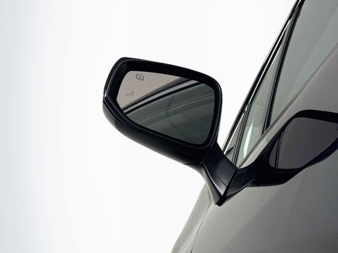 Certified 2026 Toyota Sienna XLE FWD image 5