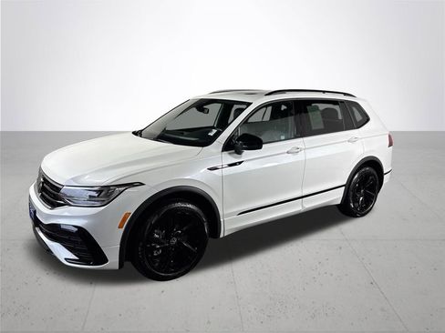 Certified 2023 Volkswagen Tiguan SE R-Line image 2