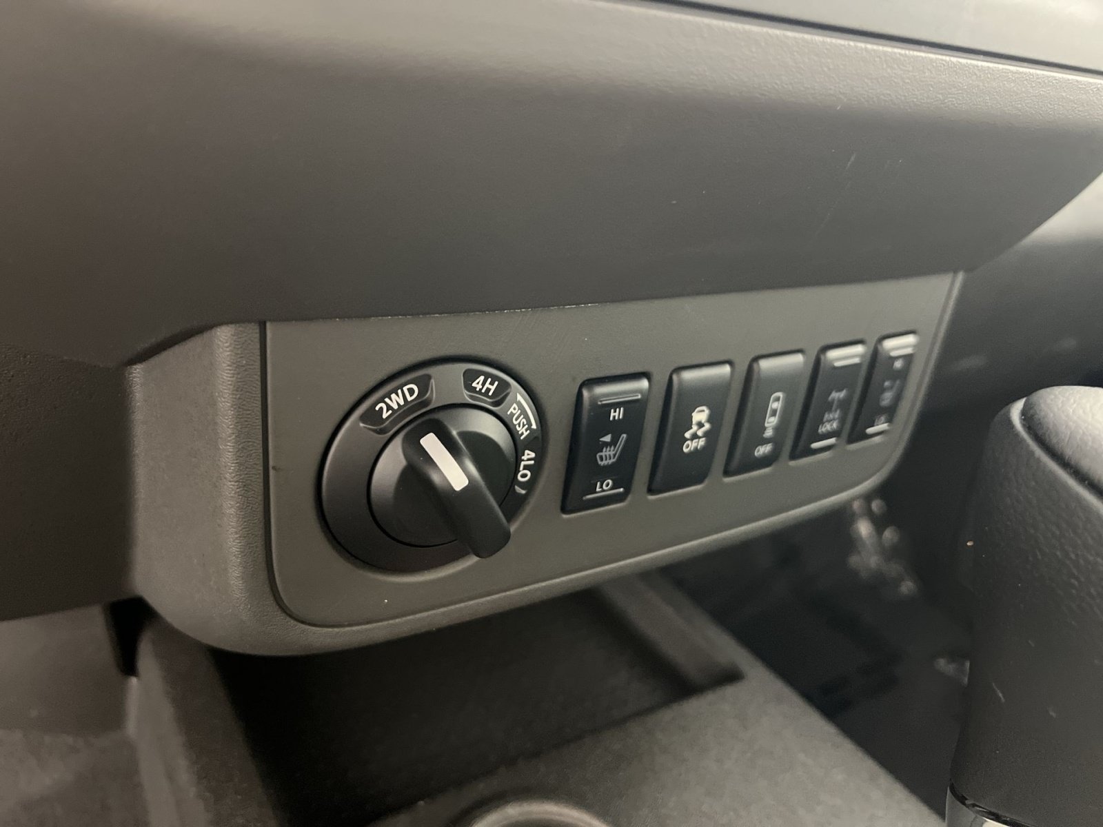 Used 2021 Nissan Frontier PRO-4X w/ Pro-4x Utility Package AWD/4WD image 31