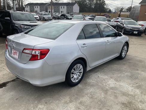 Used 2014 Toyota Camry LE image 3