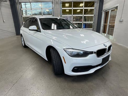 Used 2017 BMW 320i Sedan image 8