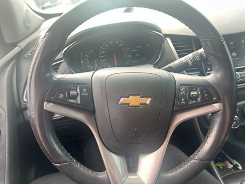 Used 2020 Chevrolet Trax LT w/ LT Convenience Package FWD image 18