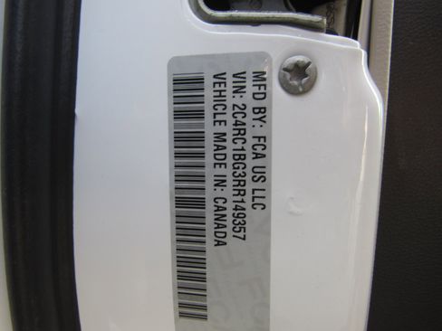 Used 2024 Chrysler Pacifica Touring-L image 6