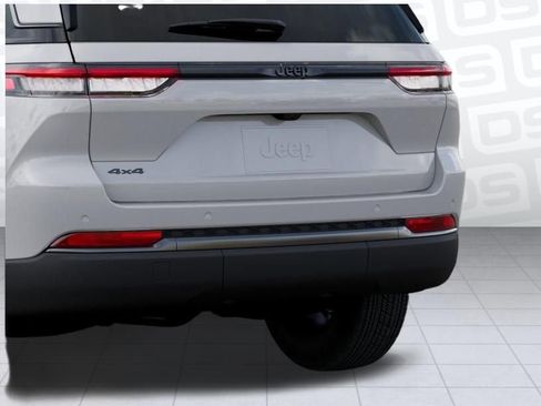 New 2026 Jeep Grand Cherokee Altitude AWD/4WD image 13
