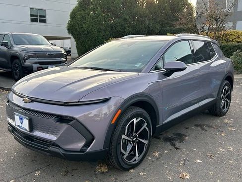 New 2026 Chevrolet Equinox EV LT image 3