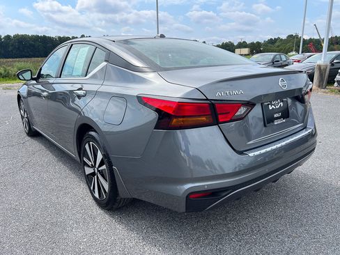 Used 2022 Nissan Altima 2.5 SV FWD image 3