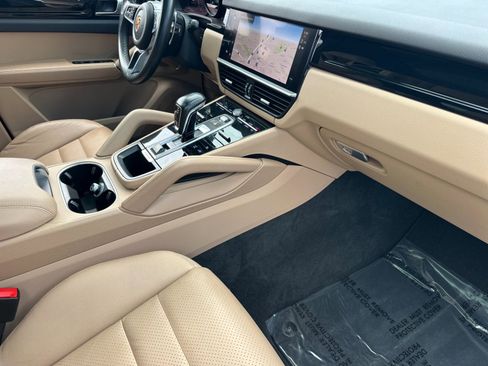 Certified 2023 Porsche Cayenne image 16