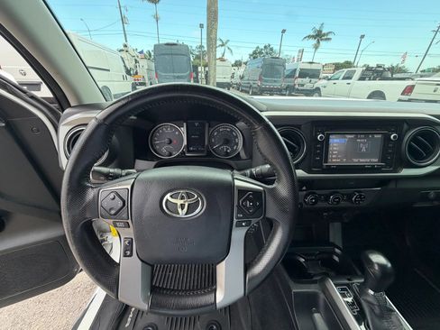 Used 2017 Toyota Tacoma SR5 w/ Tow Package RWD image 13