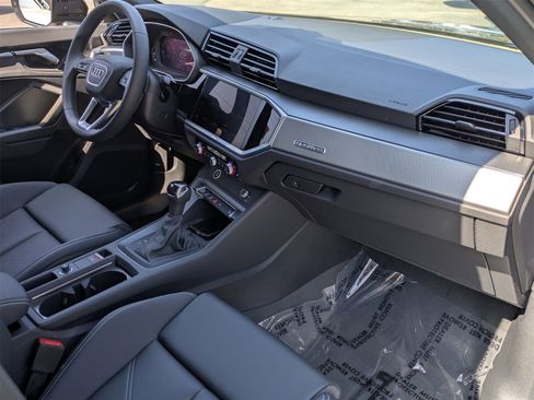 New 2025 Audi Q3 2.0T Premium image 9