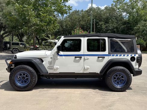 Used 2018 Jeep Wrangler Unlimited Sport AWD/4WD image 11