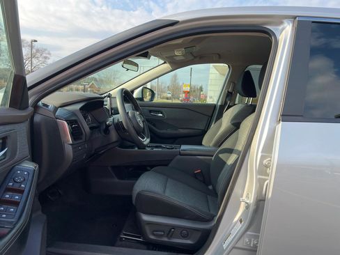 Used 2022 Nissan Rogue SV image 14