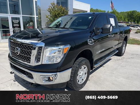 Used 2018 Nissan Titan SV AWD/4WD image 1