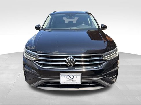 Used 2024 Volkswagen Tiguan SE AWD/4WD image 2