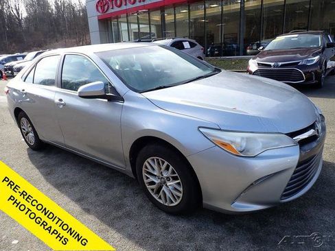 Certified 2017 Toyota Camry LE image 1