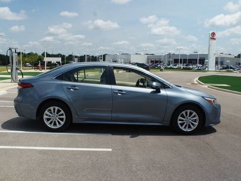 Used 2025 Toyota Corolla XLE FWD image 21