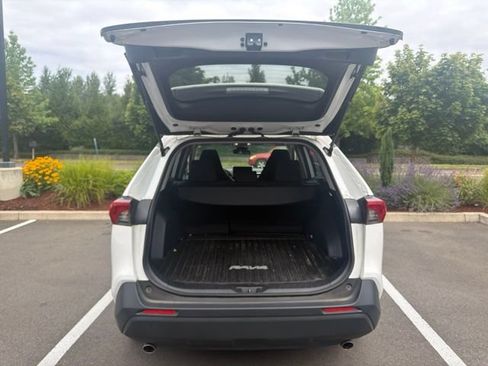 Used 2024 Toyota RAV4 LE AWD/4WD image 9