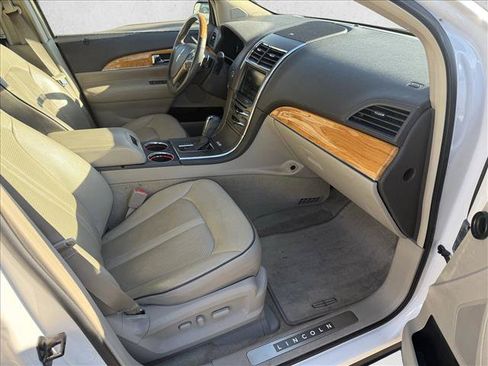 Used 2015 Lincoln MKX FWD w/ Equipment Group 101A image 17
