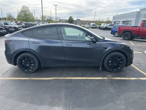 Used 2024 Tesla Model Y Long Range AWD/4WD image 2