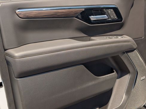 New 2026 Chevrolet Suburban Premier RWD image 16