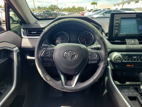 Used 2019 Toyota RAV4 XLE Premium FWD image 15