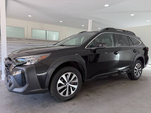 Used 2023 Subaru Outback Premium AWD/4WD image 2