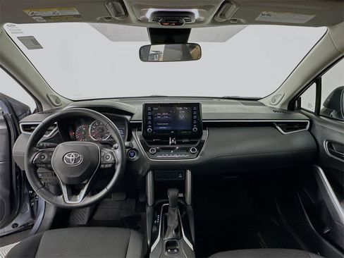 Used 2022 Toyota Corolla Cross LE image 3