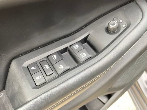 Used 2023 Jeep Grand Cherokee Altitude AWD/4WD image 17