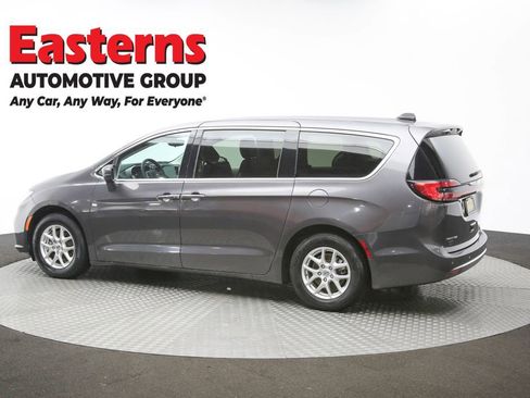 Used 2023 Chrysler Pacifica Touring-L image 61