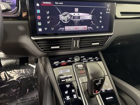 Certified 2023 Porsche Cayenne AWD/4WD image 31