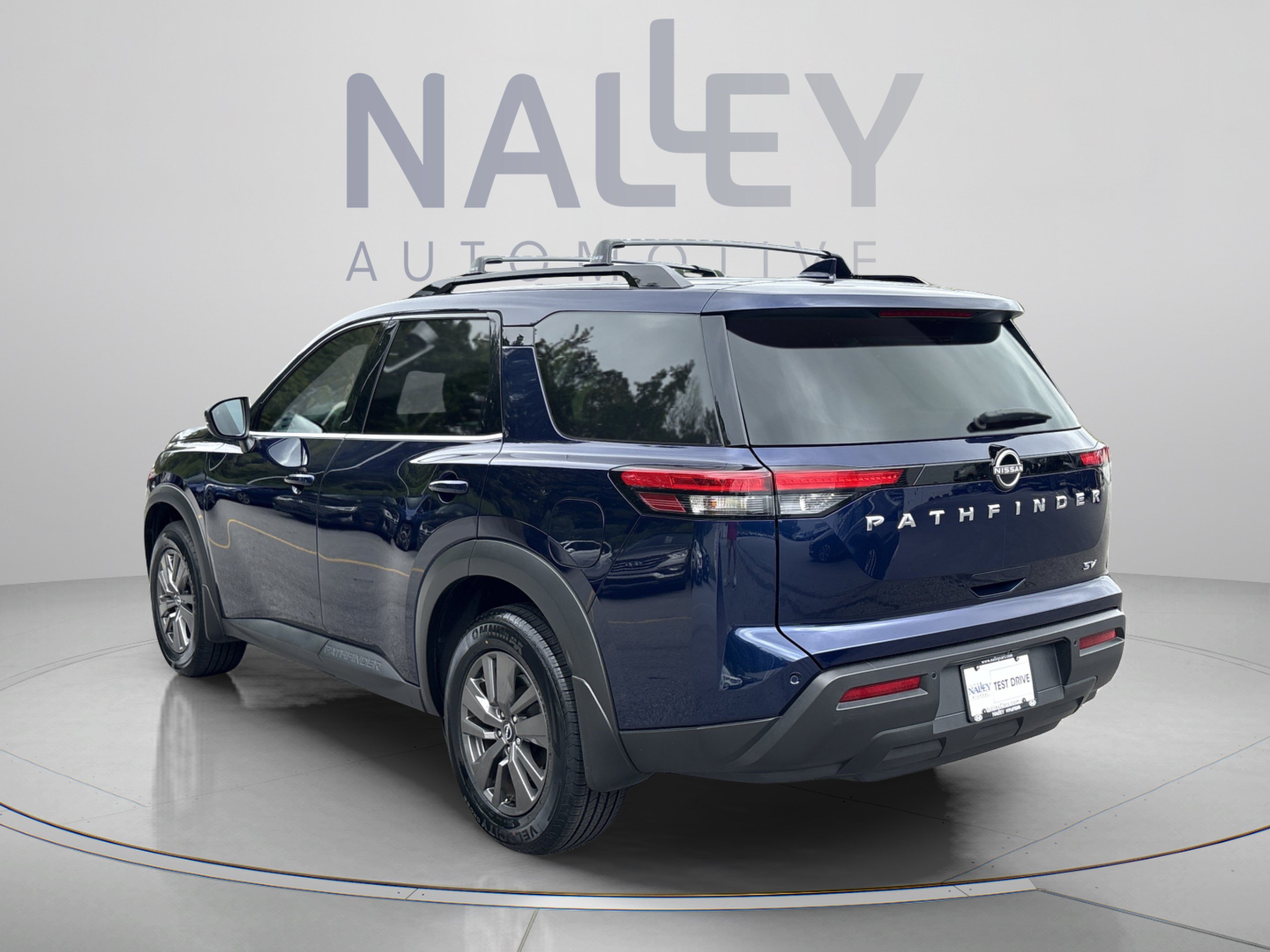 Used 2022 Nissan Pathfinder SV FWD image 3