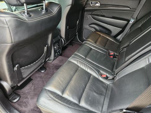 Used 2017 Jeep Grand Cherokee SRT image 27