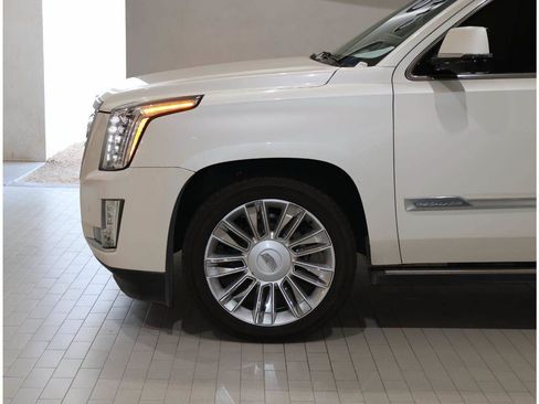 Used 2015 Cadillac Escalade ESV Platinum AWD/4WD image 4