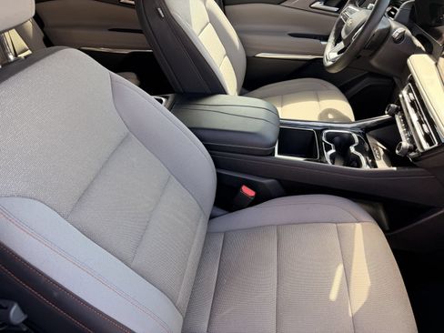 Used 2026 Chevrolet Traverse LT w/ Driver Confidence Package FWD image 11
