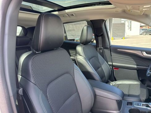 New 2025 Ford Escape SE image 15