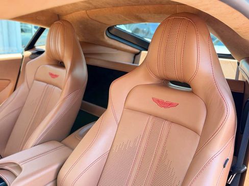 Used 2023 Aston Martin V8 Vantage Coupe RWD image 30
