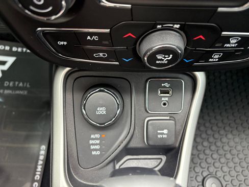 Used 2018 Jeep Compass Latitude w/ Popular Equipment Group image 30