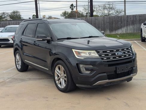 Used 2017 Ford Explorer XLT w/ Equipment Group 202A image 3