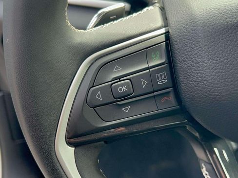 Used 2023 Jeep Grand Cherokee Laredo AWD/4WD image 19