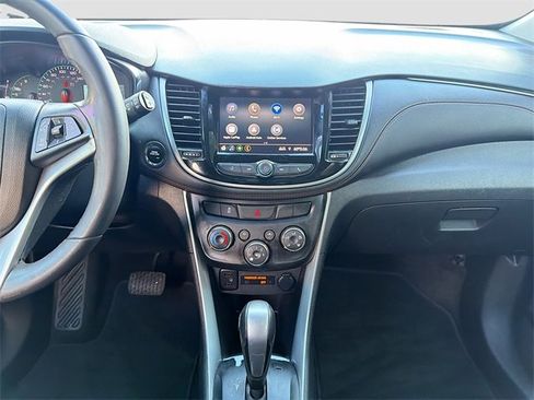 Used 2020 Chevrolet Trax LT w/ LT Convenience Package image 18