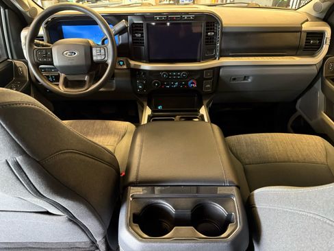 Used 2024 Ford F250 XLT w/ Black Appearance Package AWD/4WD image 17