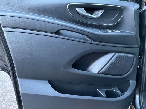 Used 2018 Mercedes-Benz Metris Passenger image 10