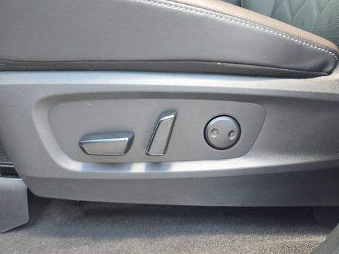 Used 2026 Nissan Pathfinder Platinum FWD image 16