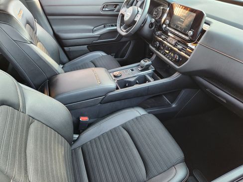 Used 2023 Nissan Pathfinder Rock Creek image 17