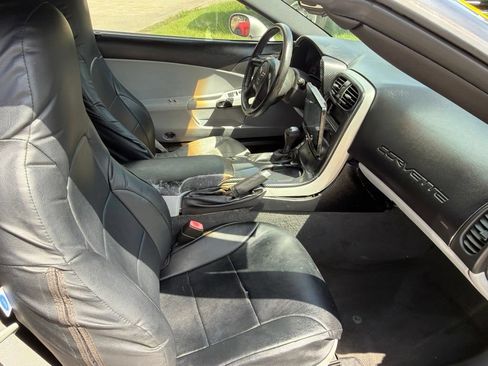 Used 2005 Chevrolet Corvette Coupe w/ Preferred Equipment Group RWD image 10