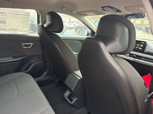New 2025 Kia K4 LXS image 12