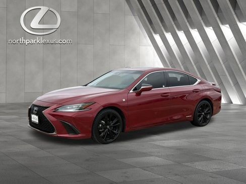 Certified 2022 Lexus ES 300h F Sport FWD image 3