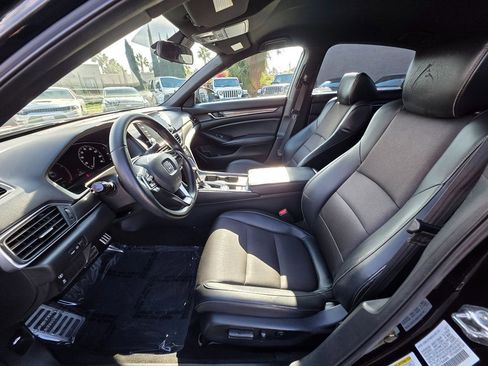 Used 2018 Honda Accord Sport image 16