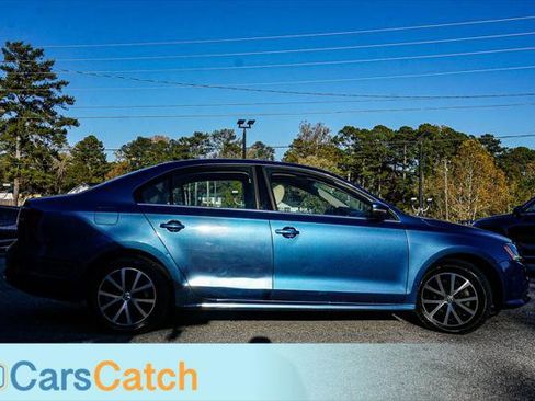 Used 2018 Volkswagen Jetta SE image 2
