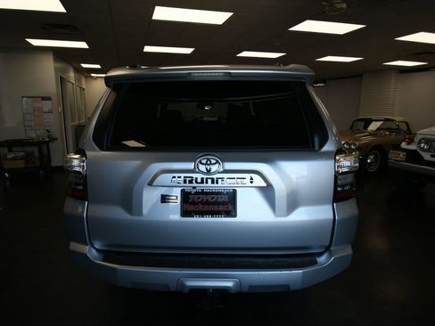Certified 2024 Toyota 4Runner SR5 Premium image 6