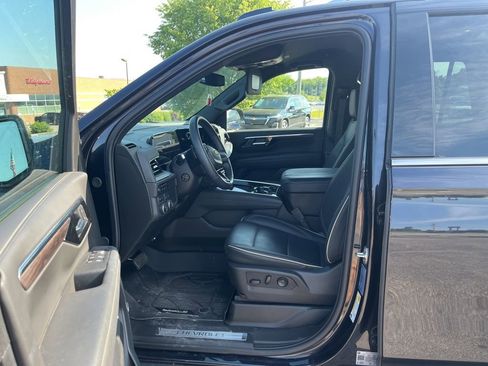 Used 2025 Chevrolet Tahoe Premier AWD/4WD image 6